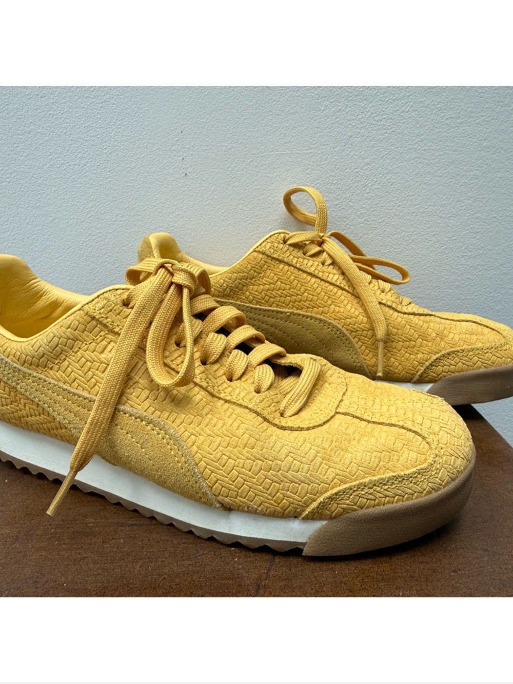 PUMA Roma Embossed Yellow Gold Logo Leather Suede Sneakers RARE - Picture 4 of 9